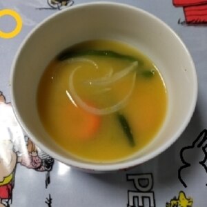 いんげん・大根・にんじんのお味噌汁